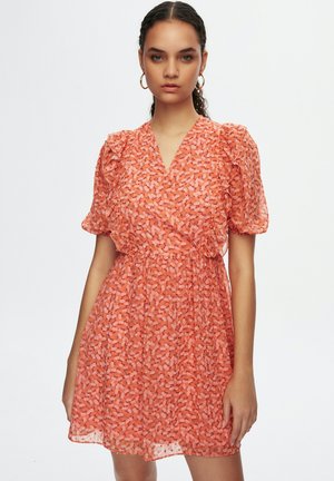 adL FRILL PATTERNED - Vapaa-ajan mekko - patterned salmon