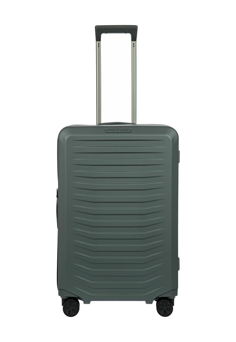 Hartschaumkoffer in Dunkelgrün mit strukturiertem Rillen-Design, ausziehbarem Griff und vier schwarzen Rollen für Mobilität.
