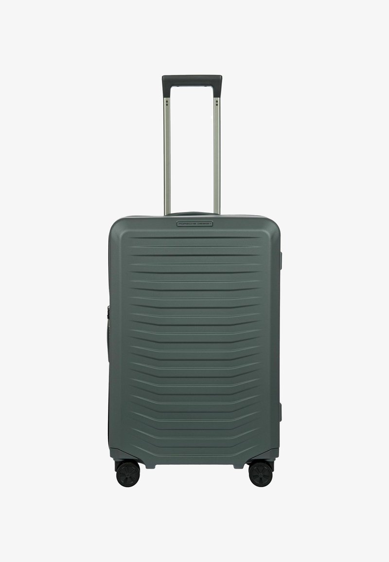 Hartschaumkoffer in Dunkelgrün mit strukturiertem Rillen-Design, ausziehbarem Griff und vier schwarzen Rollen für Mobilität.