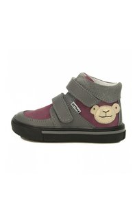 Baskets montantes pour enfants, gris et violet, avec deux bandes Velcro, un col texturé gris et une application de visage d'ours sur le côté.