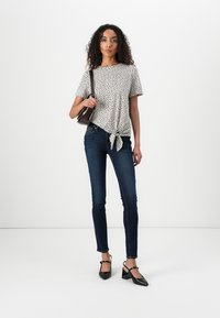 TOM TAILOR DENIM T-shirt imprimé - beige/black