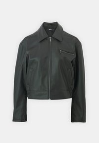 Juodas odinis švarkas su apykakle, priekiniais užtrauktukais ir šonine kišenėle. Išsiskiria nepriekaištingu, trumpu dizainu ir lygia tekstūra.