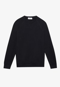 Sudadera negra de cuello redondo con puños y dobladillo acanalados, que presenta una tela texturizada. Las mangas raglán mejoran la comodidad y el movimiento.