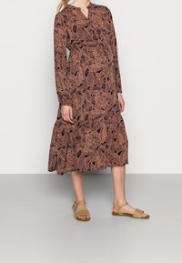 MAMALICIOUS Denní šaty - brown