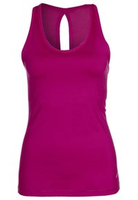 Fuchsia sporttop met een ronde hals en een netstof achterkant. De stof lijkt glad en rekbaar. Kenmerkt zich door nette stiksels.