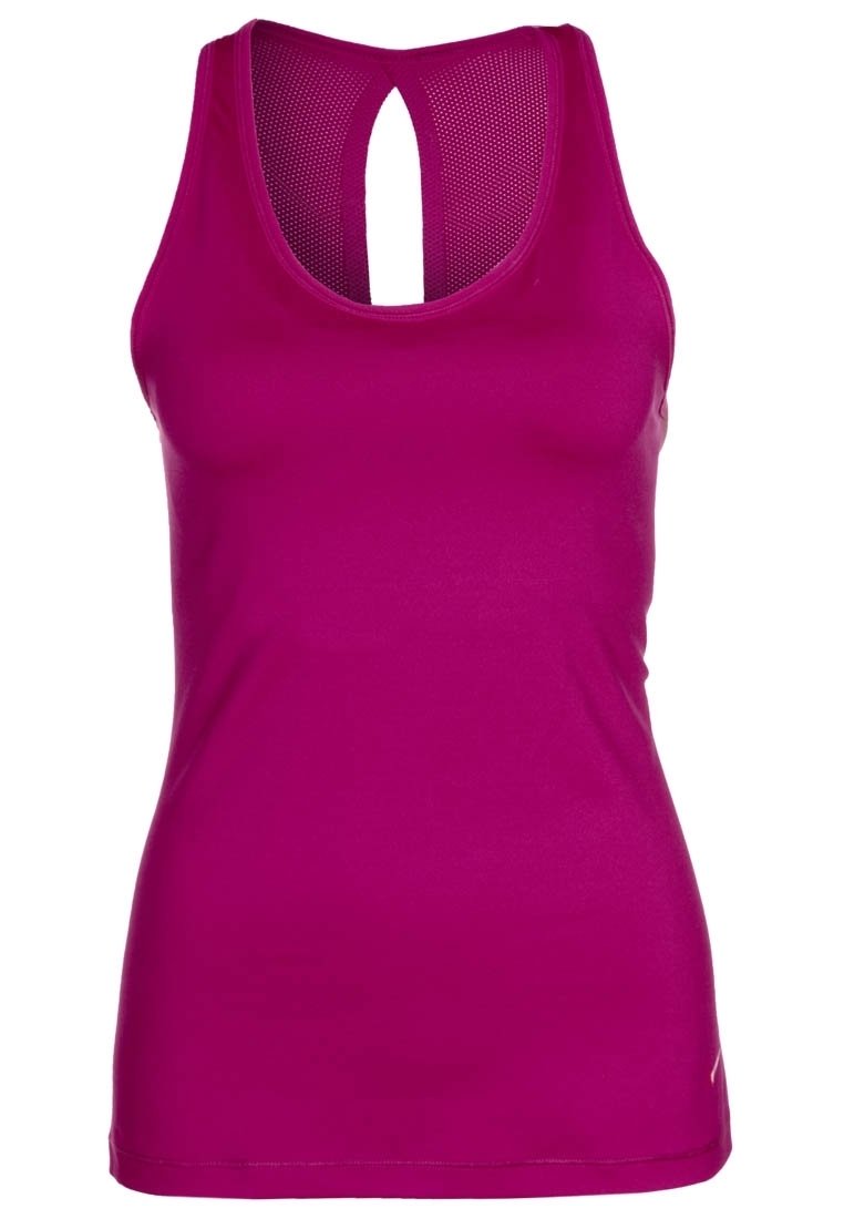 Fuchsia sporttop met een ronde hals en een netstof achterkant. De stof lijkt glad en rekbaar. Kenmerkt zich door nette stiksels.