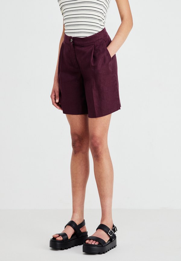 NAIRA CLARITTA  - Shorts - fudge