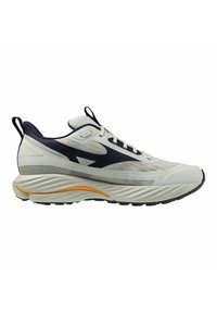 Der Sneaker verfügt über ein leichtes, atmungsaktives Mesh-Obermaterial in hellgrau mit marineblauen Akzenten, einer gepolsterten weißen Zwischensohle und einer strukturierten schwarzen Laufsohle.