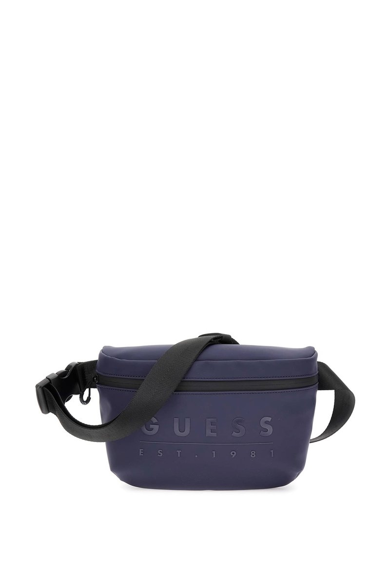 Marsupio blu navy realizzato in materiale sintetico liscio, con logo in rilievo "GUESS EST. 1981", tracolla regolabile e chiusura a zip.