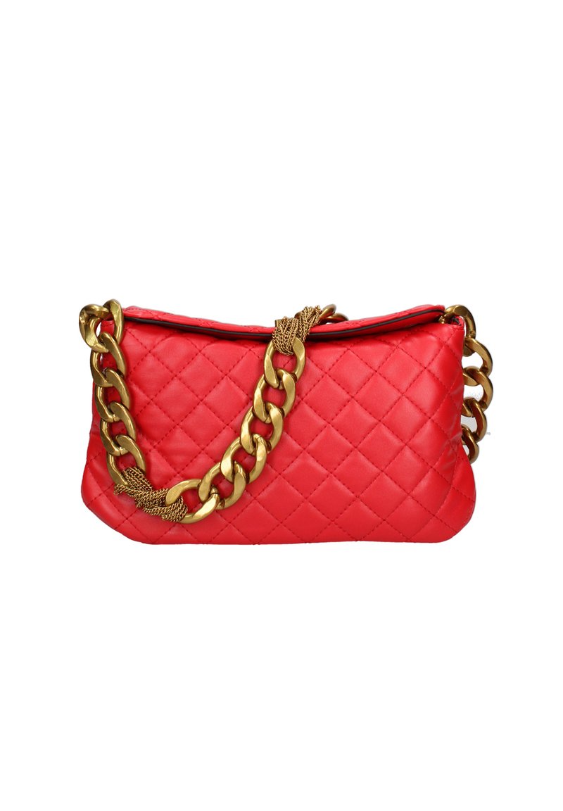 Borsa a tracolla trapuntata rossa realizzata in materiale liscio, con una robusta catena dorata e un elegante accentuazione dorata sulla chiusura.