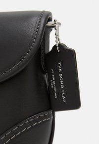 COACH GLOVETANNED SOHO - Handtas - black