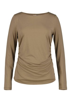 Béžová košile s dlouhým rukávem, přiléhavého střihu, s lodním výstřihem a jemným řasením na bocích v oblasti pasu, zobrazena na bílém pozadí.