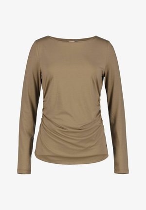 Béžová košile s dlouhým rukávem, přiléhavého střihu, s lodním výstřihem a jemným řasením na bocích v oblasti pasu, zobrazena na bílém pozadí.