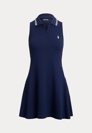 Rochie bleumarin fără mâneci, cu model texturat tip cablu tricotat, guler cu fermoar și accente cu dungi albe, având o croială lejeră în formă de A.