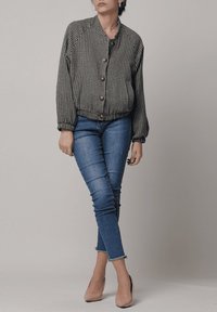 No seleccionado, verde