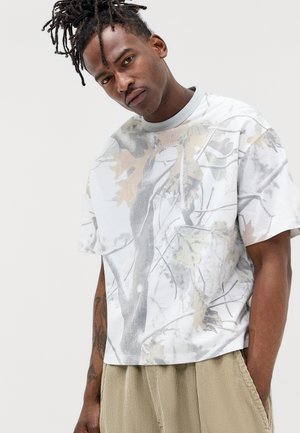CAMO TEE UNISEX - Nyomott mintás póló - white