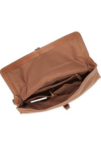 Tan lederen handtas met een zachte textuur, voorzien van een ruime binnenkant bekleed met bruine stof, meerdere vakken en een veilige ritssluiting.