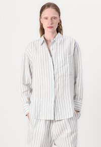Tommy Hilfiger STRIPE PULL ON - Shorts - cloudy blue/ecru