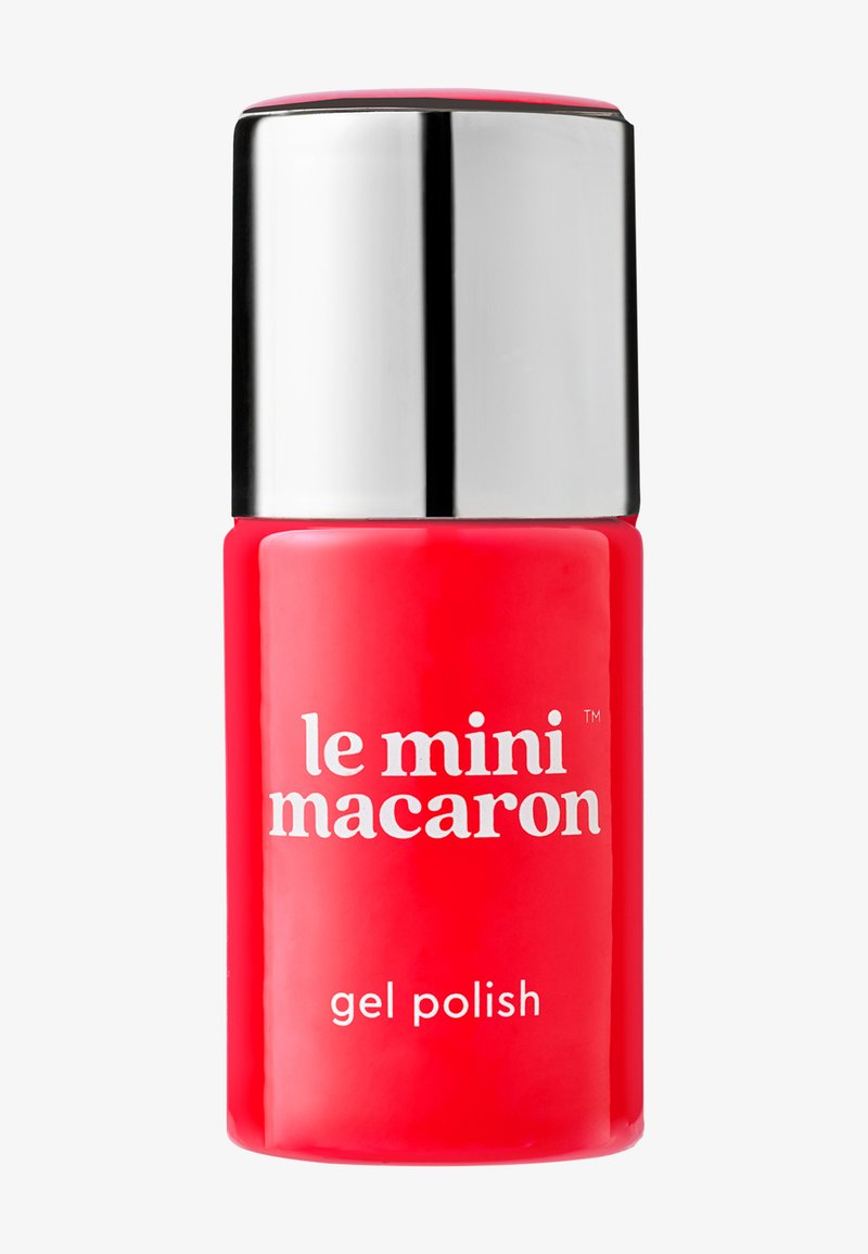 Flacon de vernis à ongles gel rouge avec capuchon argenté, étiqueté "le mini macaron gel polish" sur fond blanc.