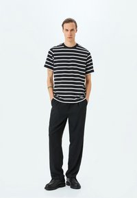 Koton STRIPED - Printtipaita - black