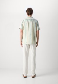 Les Deux KAI SHIRT - Košeľa - ivory/light jade green