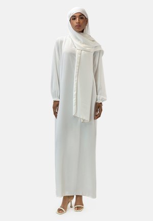 Robe blanche à manches longues avec des poignets froncés et un hijab assorti. Tissu lisse et léger qui tombe élégamment, avec un design minimaliste.