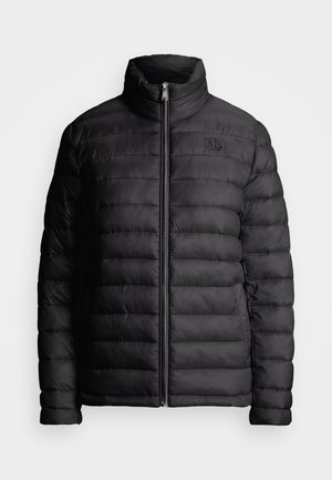 Must must vest, mille, mille krae, horisontaalselt tikitud disain, esi tõmblukk ja diskreetne logo rinnal. Sile tekstuur.