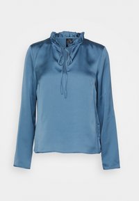 Blusa blu a maniche lunghe in tessuto satinato. Caratterizzata da un colletto arricciato con lacci, texture liscia e orlo dritto. Senza motivi o dettagli.
