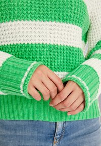 Marc Cain Strickpullover - dark apple green