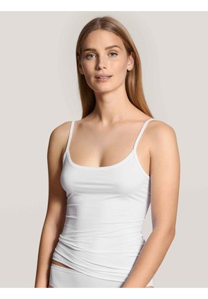 Witte katoenen tanktop met dunne spaghettibandjes, voorzien van een ronde halslijn en een aansluitend ontwerp. Gladde textuur, minimale naden en rekbaar materiaal.