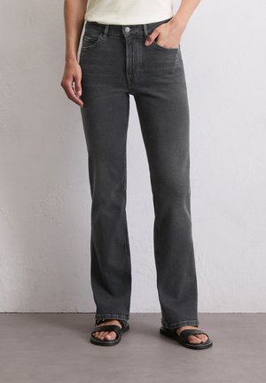 Marc O'Polo MODEL KIRUNA - Flared Jeans - dark grey wash