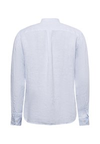 Himmelblaues Langarmhemd aus strukturiertem Stoff, mit einer Rückenfalte und geknöpften Manschetten. Einfaches Kragen-Design ohne sichtbares Markenlogo.