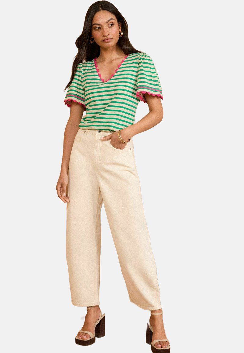 Love & Roses REGULAR FIT-SCALLOP V-NECK - Camiseta estampada - green stripe