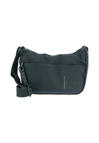 Borsa a tracolla nera in tessuto con superficie testurizzata, chiusura con zip, tracolla regolabile e logo in rilievo sul davanti.