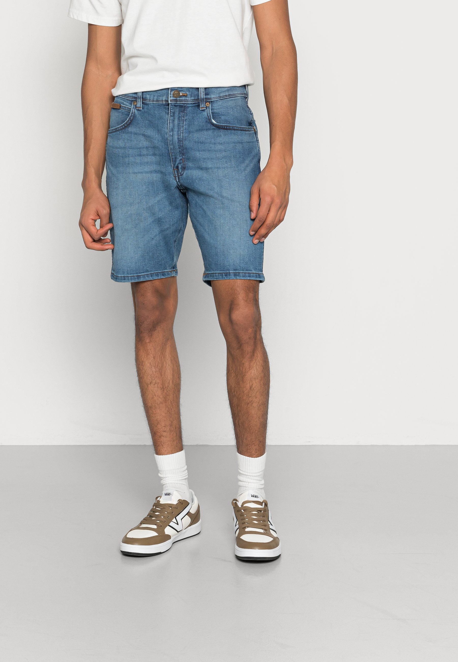 Wrangler TEXAS - Denim shorts - light 