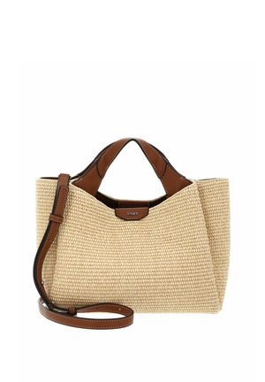 Sac cabas tissé beige avec des poignées en cuir marron et une bandoulière amovible, avec une petite plaque logo en métal sur le devant.