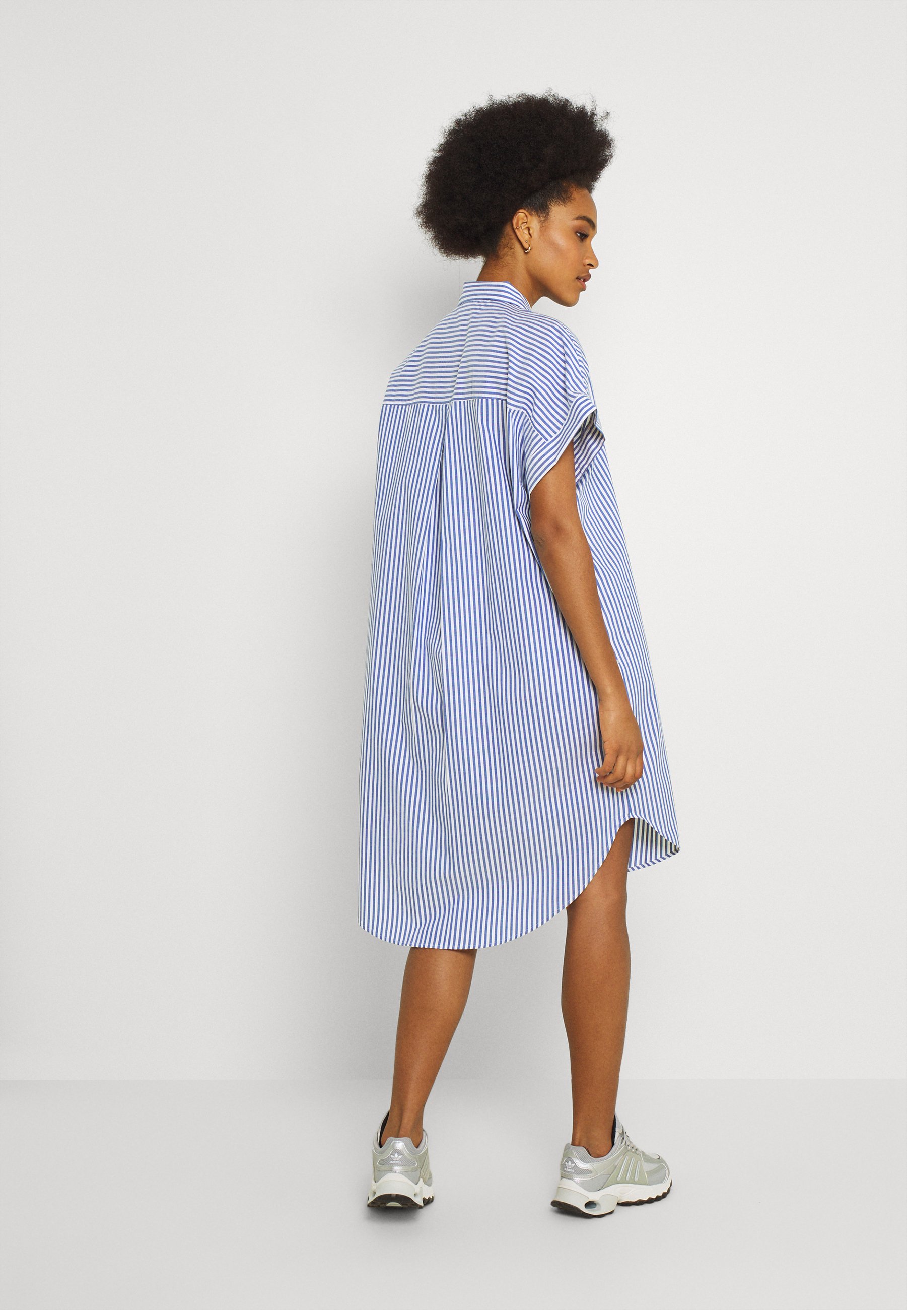 monki robe chemise