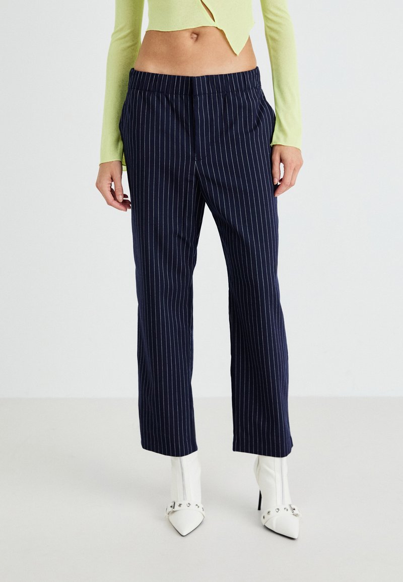 GAP EASY STRAIGHT LEG - Bukse - navy pinstripe/mørkeblå - Zalando.no