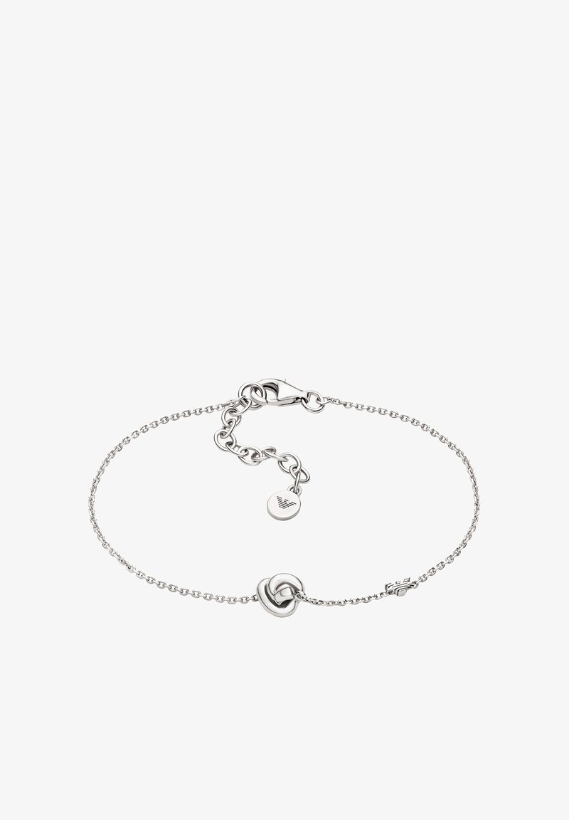 Bracelet en argent avec un design à maillons en chaîne, présentant un détail de nœud texturé et un petit pendentif gravé. Fermeture à mousqueton.