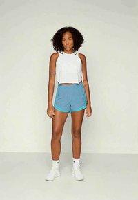 Nike Performance TEMPO SHORT - Kurze Sporthose - smoky blue/dusty cactus