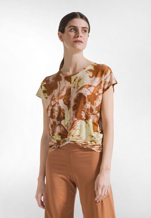 - T-shirt z nadrukiem