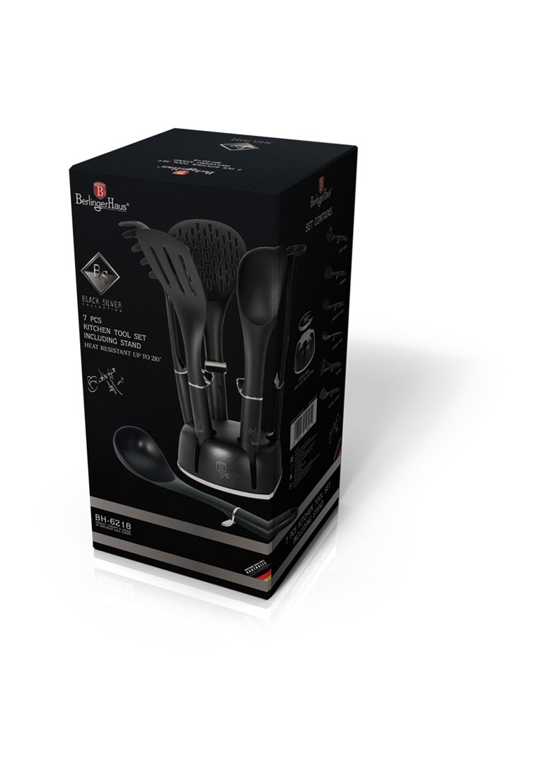 Czarny zestaw narzędzi kuchennych składający się z siedmiu elementów, w tym stojaka. Wykonany z materiału odpornego na wysoką temperaturę, charakteryzujący się eleganckim designem i gładką teksturą.