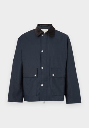 Tumesinine jakk veekindlast materjalist, millel on sametkrae, press-nööbid ja kaks suurt esist taskut.