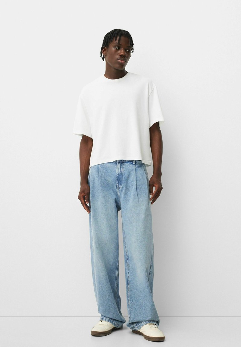 Bershka Relaxed fit jeans lichtblauw denim Bershka Relaxed fit jeans lichtblauw denim