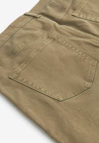 Next Authentic Stretch - Traperice ravnih nogavica - tan brown