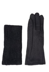 Schwarzer gestrickter Schal mit Rippstruktur auf der linken Seite und eleganten schwarzen Handschuhen mit drei deutlich getrennten Fingersegmenten auf der rechten Seite.