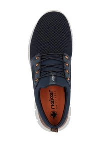 Baskets en mesh navy avec accents orange, surface texturée, bout rond et semelle blanche. Dotées d'un lacet et d'une semelle intérieure rembourrée.