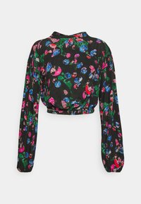 Blusa preta cropped com mangas longas, apresentando um padrão floral em rosa, azul e verde. Feita de tecido leve com bainha franzida.