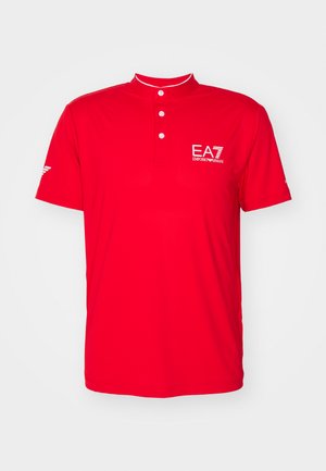 Rode polo shirt met een korte, staande kraag, drie-knopenlijst en EA7-logo op de borst. Gemaakt van gladde, lichte stof.