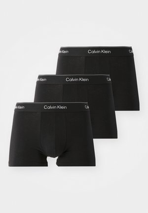 Schwarze Baumwoll-Boxershorts mit elastischem Bund, mit dem weißen "Calvin Klein"-Logo. Set aus drei Stück, glatte Textur, figurbetontes Design.